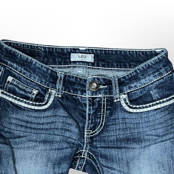 Daytrip Low Rise Leo Jewel Button Jeans Size 28x28 #77 - Picture 2 of 5